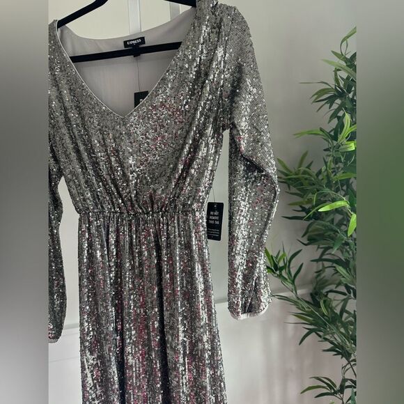Express long sleeve silver sequin short dress with elastic waist - Picture 4 of 4
